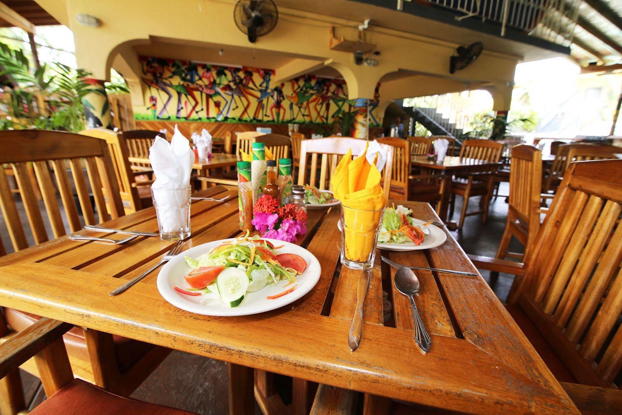 Seastar Inn Негрил Экстерьер фото