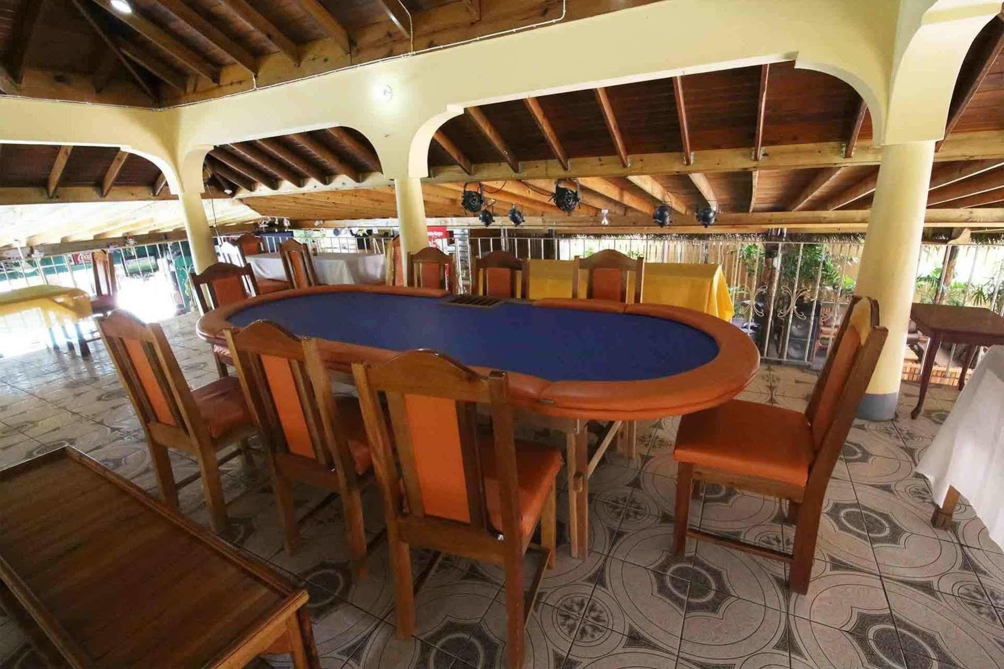 Seastar Inn Негрил Экстерьер фото
