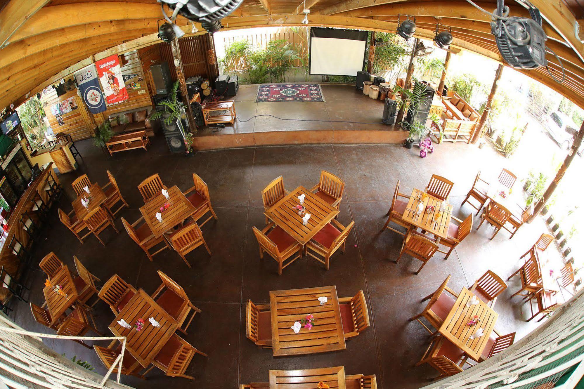 Seastar Inn Негрил Экстерьер фото
