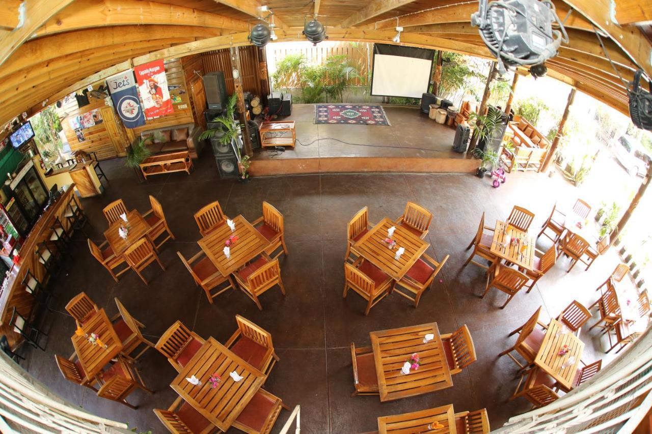 Seastar Inn Негрил Экстерьер фото